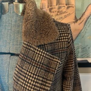 Plaid lightweight jacket.